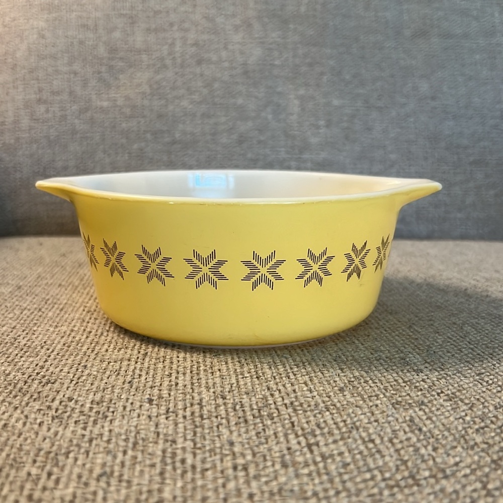 Vintage Pyrex Town and Country 1.5 Quart Round Baking Casserole Dish